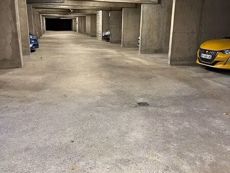 location place de parking sécurisée