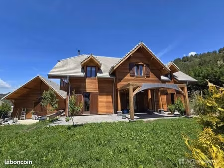 maison 8 pièces 288 m²