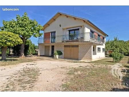 propriété 6 pièces 140 m²