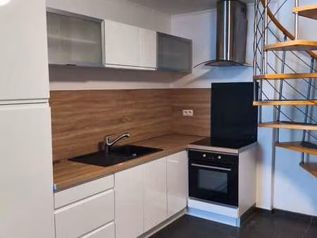 petite maison à louer au centre de couvin