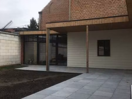 grande maison- famille sous le même toit ou co-houding