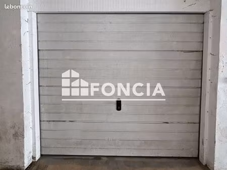 parking 15 m² apprieu