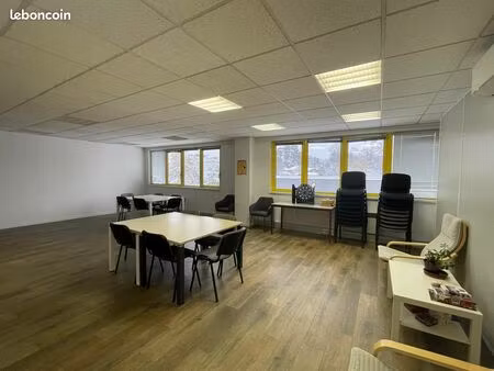 bureau a louer lumineux et au calme