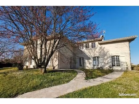 maison d'environ 290m2