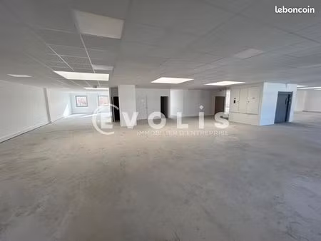 bureaux 673 m²