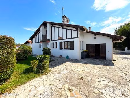 maison 8 pièces 174 m²