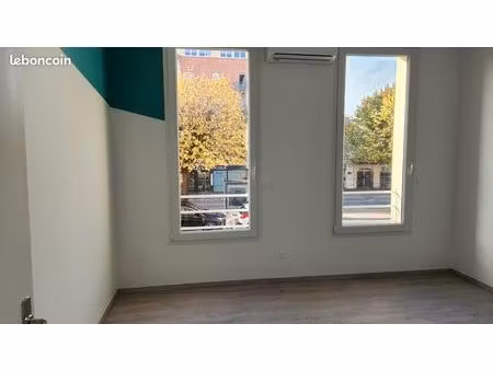 bureau dans centre paramédical