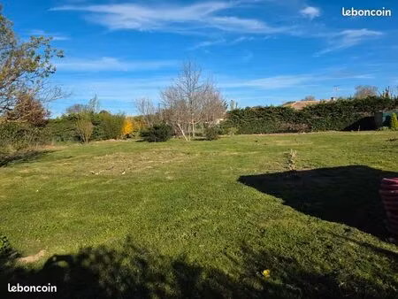 terrain constructible de 955m²