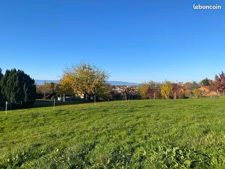 magnifique terrain au calme avec vue dégagée 778m²