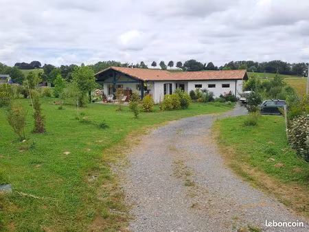 maison rt 2012 sur terrain arboré à guiche
