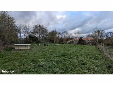 terrain 695 m² saint-georges-de-noisné