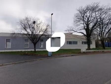 local d'activité 1 900 m²