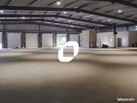 local d'activité 2 407 m²