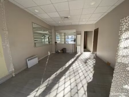 local commercial 57 m² miramas