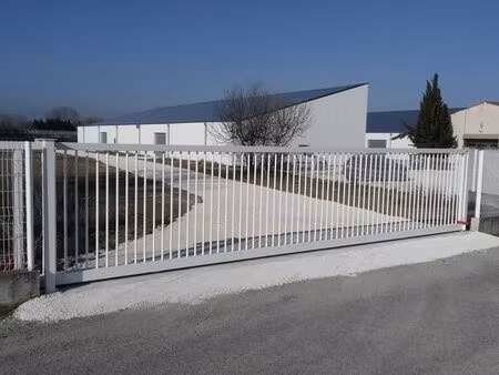 hangar 900 m2