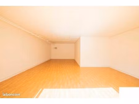 local / salle / stockage / évènement