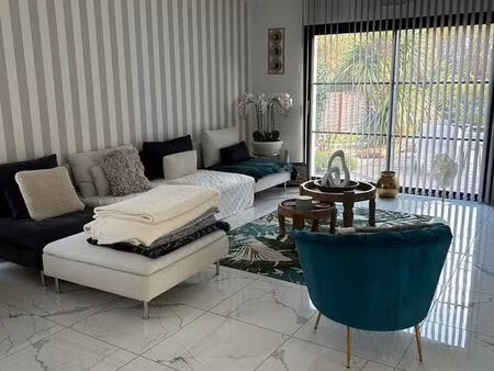 perle rare : maison t5 plain-pied avec piscine  accès direct piste cyclable