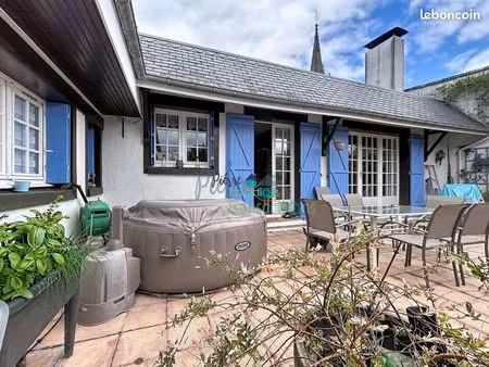 maison 7 pièces 236 m²
