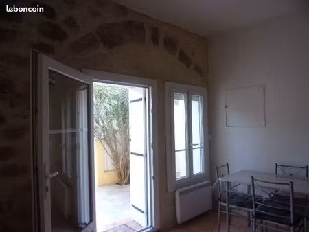 lespignan : maison de village avec terrasse et garage