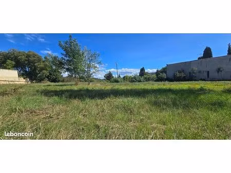 terrain 1 043 m² collias