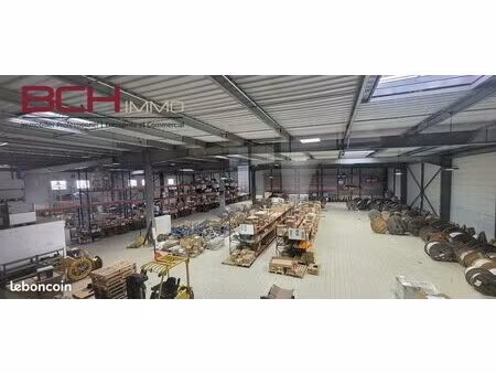 local bureaux 2 300 m²