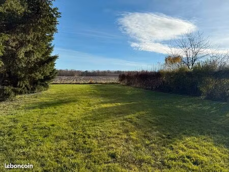 vends terrain constructible à cormeray 650m2