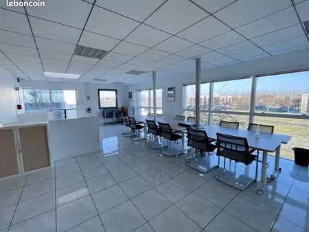 bureaux 1 093 m²