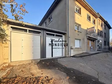 local 114 m² frontonas