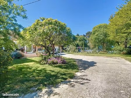 propriété 10 pièces 305 m²