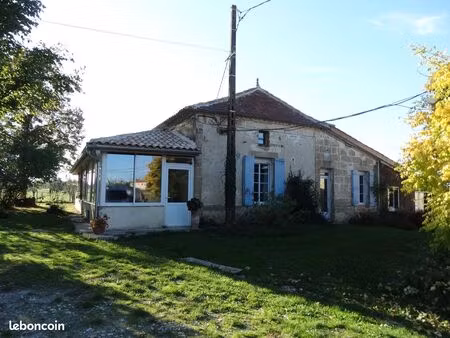 maison en pierre et ses dépendances avec lac