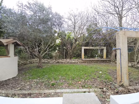 t3 rez-de-jardin avec parking et garage