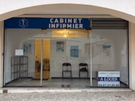 645 eur / charges comprises