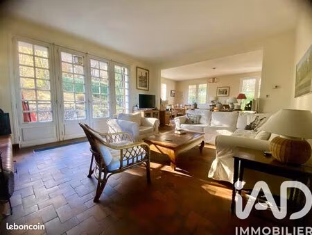 maison 10 pièces 275 m²