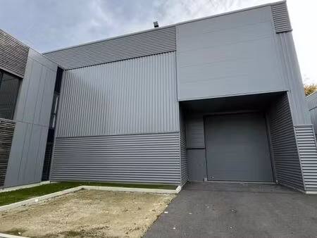 local d'activité 784 m²