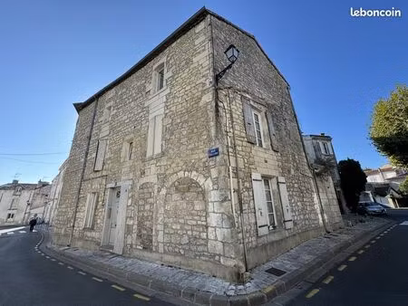 immeuble 352 m² saintes