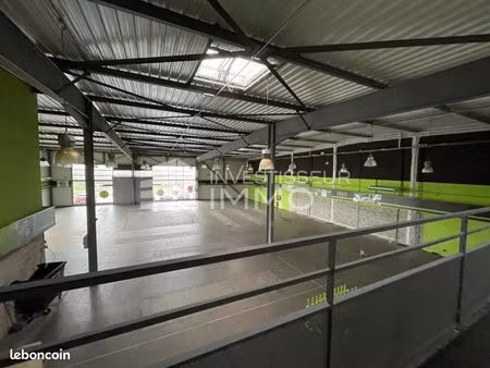 local commercial 895 m²