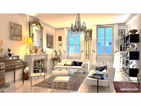 la rochelle – proche du marché maison/appartement du xviiiᵉ siècle avec garage en viager o