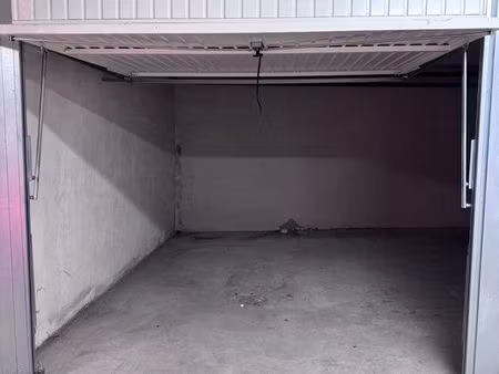 garage location place parking