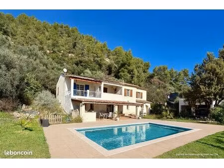 maison 8 pièces 215 m²