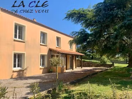 maison 11 pièces 210 m²