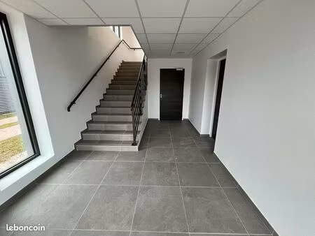 local d'activité 1 411 m²