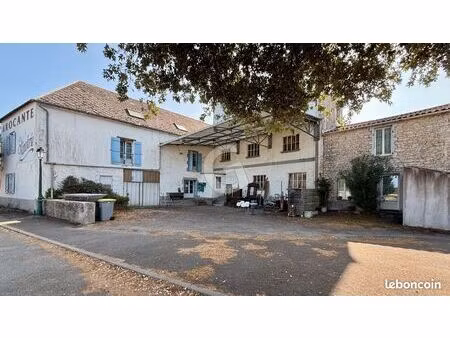 immeuble 17 pièces 577 m² angles