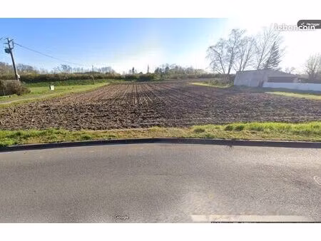 terrain 689 m² checy