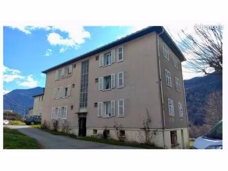 t3 lumineux de 55 52 m² au dernier étage – fort potentiel après rénovation