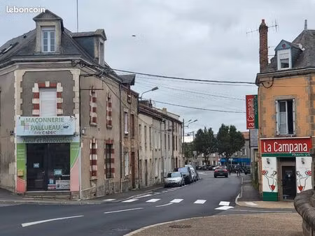 local commercial forte visibilité