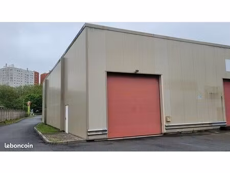 local d'activité 200 m²