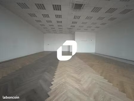 local commercial 151 m²