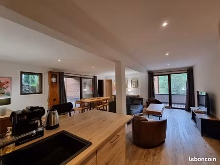 magnifique appartement t4 situé dans chalet au dessus du parc thermal