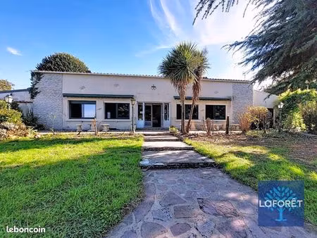 maison 8 pièces 378 m²