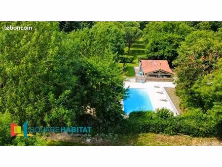 maison 8 pièces 244 m²